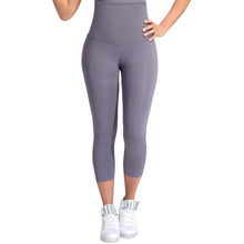 Load image into Gallery viewer, Lowla 41233 | Colombian High-waisted Capri Leggings
